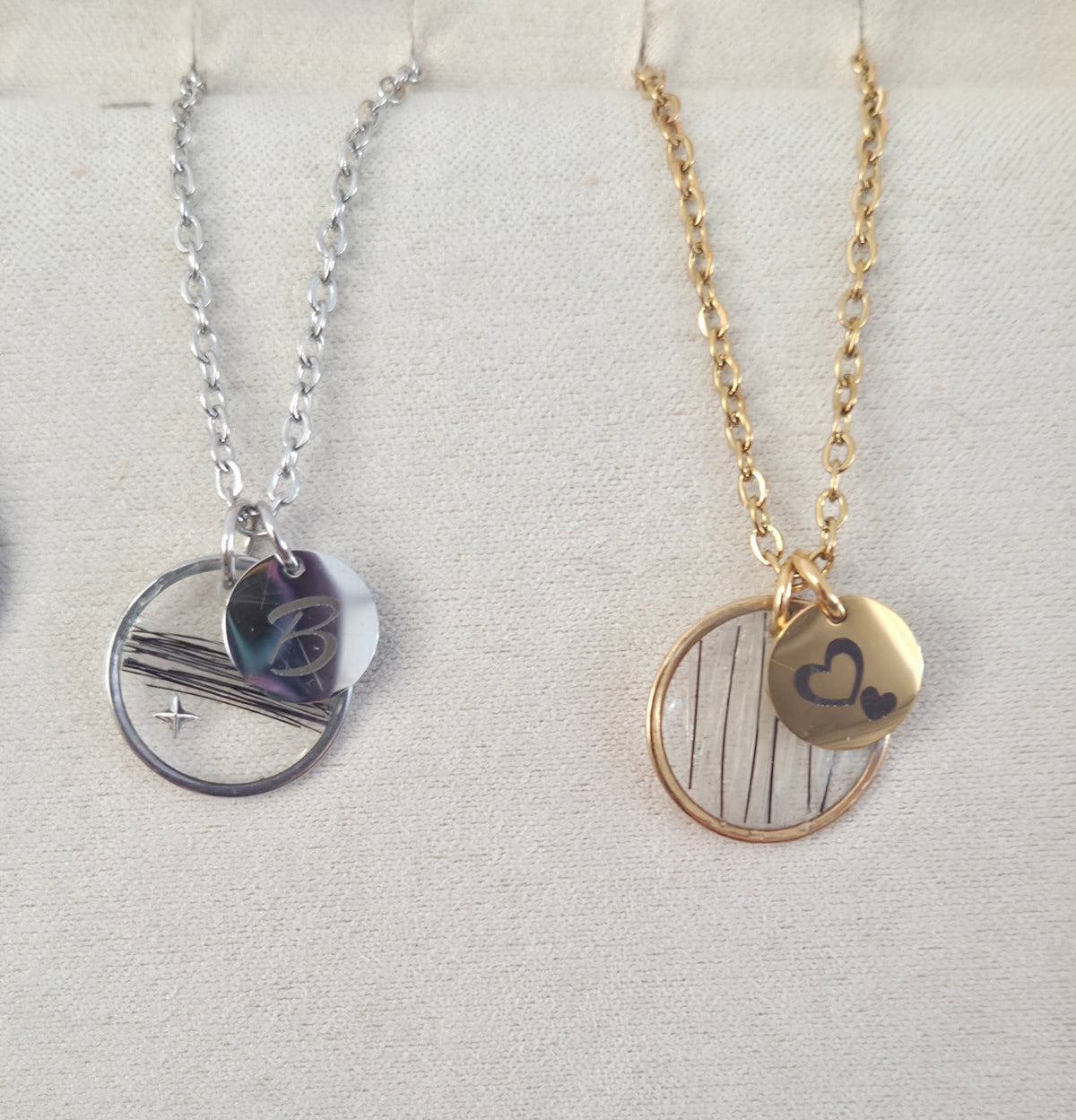Collier " Souvenir Gravé "
